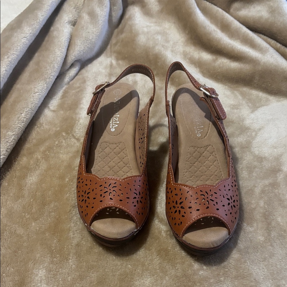 Chic Tan Peep-Toe Sandals